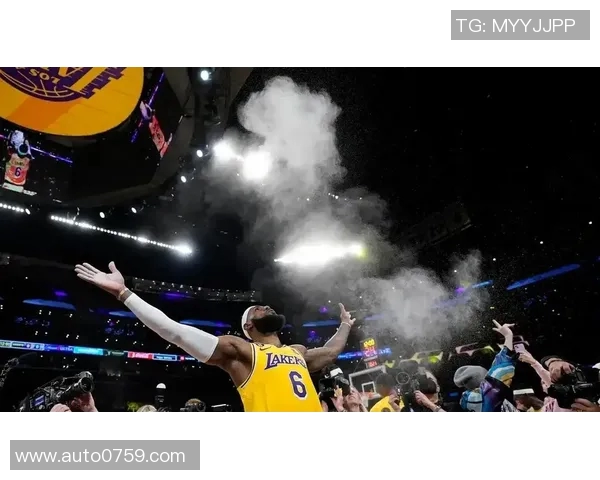 湖人大胜开拓者，詹姆斯状态火热：湖人王朝重燃希望